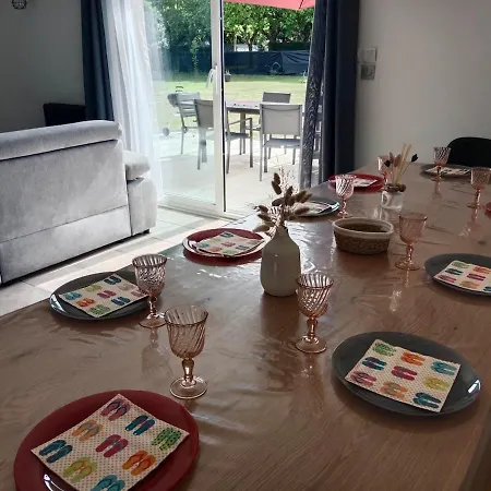 Maison De Avec Piscine Prázdninový dům *